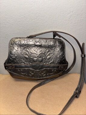 Patricia Nash Embossed leather Kisslock Crossbody/clutch in Dark